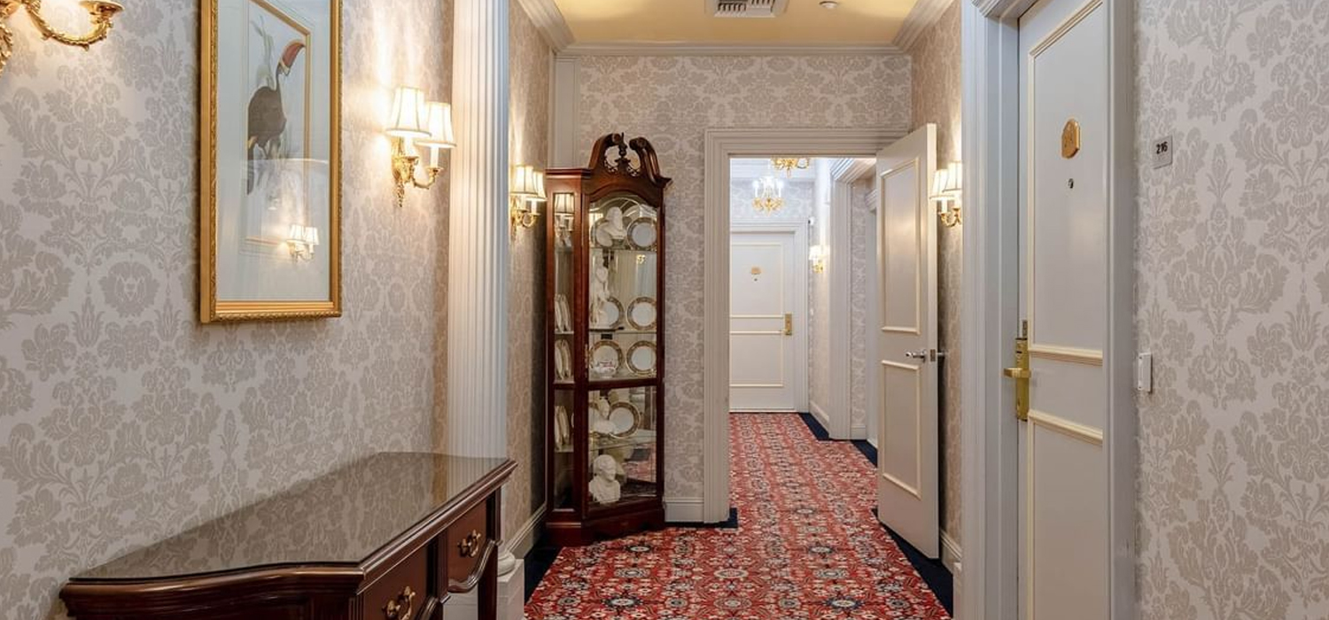HAVE YOUR OWN PRIVATE CORRIDOR 