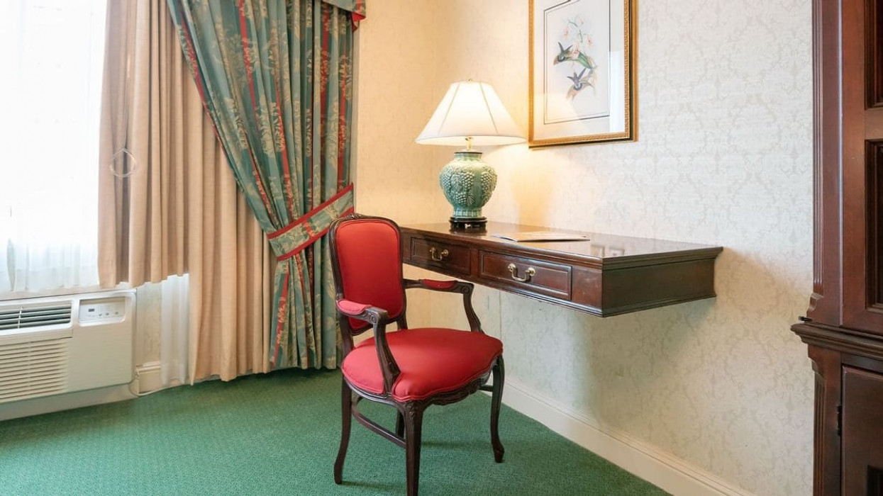 EXECUTIVE KING DESK - ADA